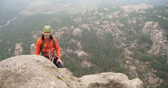escalada Sirio Yelmo Pedriza 2 SERAC COMPAÑÍA DE GUÍAS