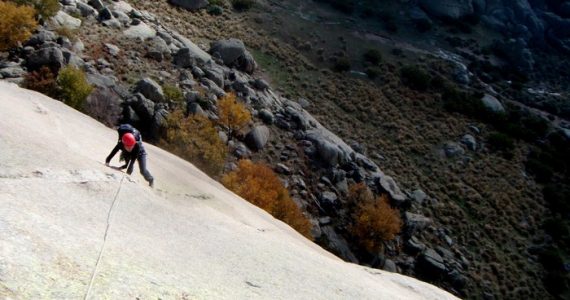 escalada Calavera Yelmo Pedriza Guadarrama 3 SERAC COMPAÑÍA DE GUÍAS