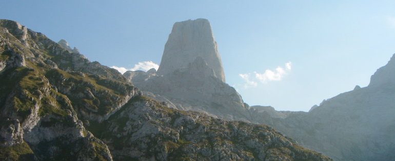 naranjo de bulnes picu urriello desde collado vallejo SERAC COMPAÑÍA DE GUÍAS