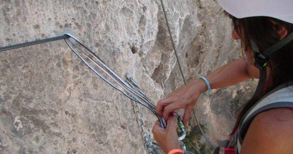 reunion via ferrata triangulo de fuerzas 2 SERAC COMPAÑÍA DE GUÍAS