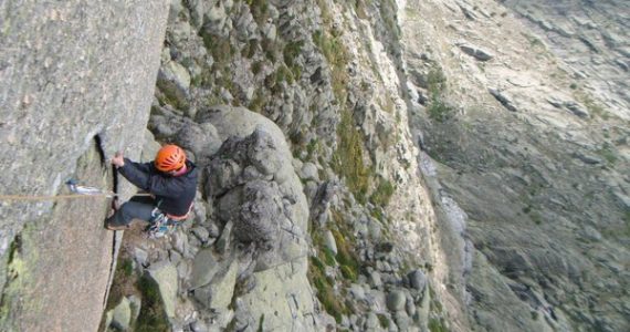 escalada Gilette Berroqueras Galayos Gredos 3 SERAC COMPAÑÍA DE GUÍAS